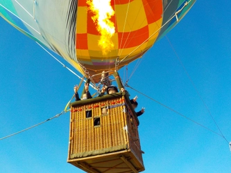 東京臨海広域防災公園で熱気球搭乗体験！「親子で飛ばそう！熱気球＆ペットボトルロケット」を開催
