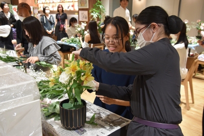 マンツーマンでアドバイスを受ける
