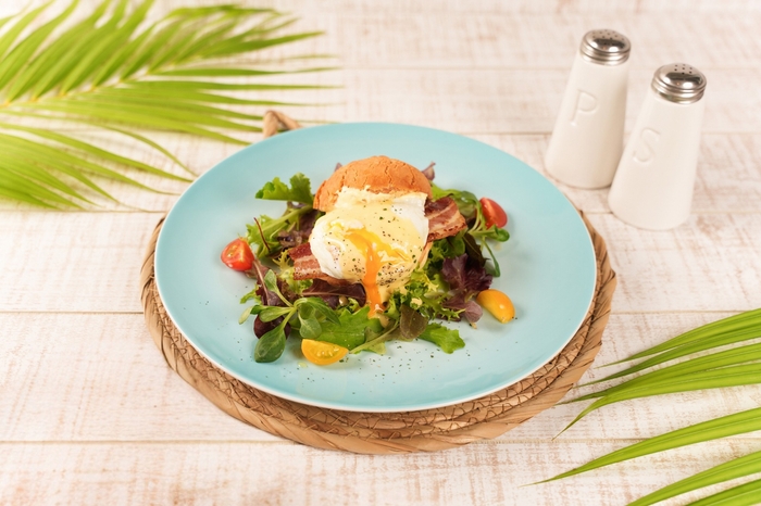 シューベネディクトサラダ仕立て(シークァーサー風味)