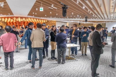 交流会での名刺交換・会話シーン