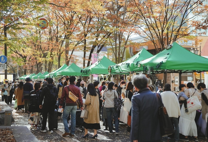 6月18日(日)12時半頃~17時、けやき並木通りにて6つの店舗が出店し、販売を行います。
