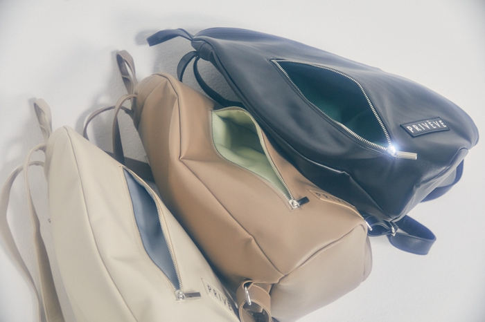 ポケット内もちょっと楽しくなる色使い