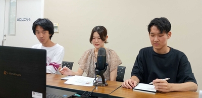 ロート製薬とWEB会議を行う近畿大学生の様子