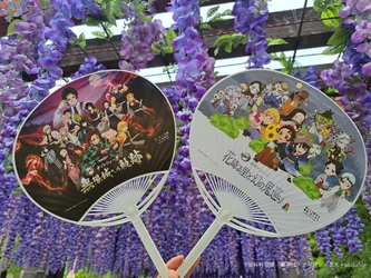 明日から配布開始！ニジゲンノモリ×アニメ『鬼滅の刃』 コラボイベント 来場特典ノベルティ第3弾を発表！7月26日（土）より「オリジナルうちわ」を先着・数量限定でプレゼント！