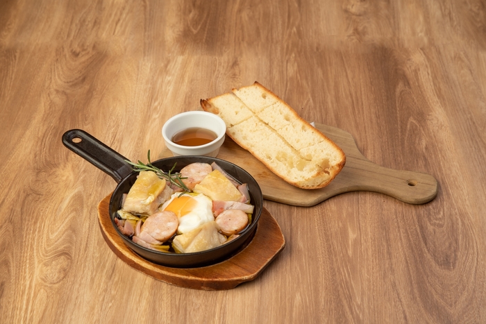 3種MEETのエッグアヒージョ&きびオリゴのこんがりバケット