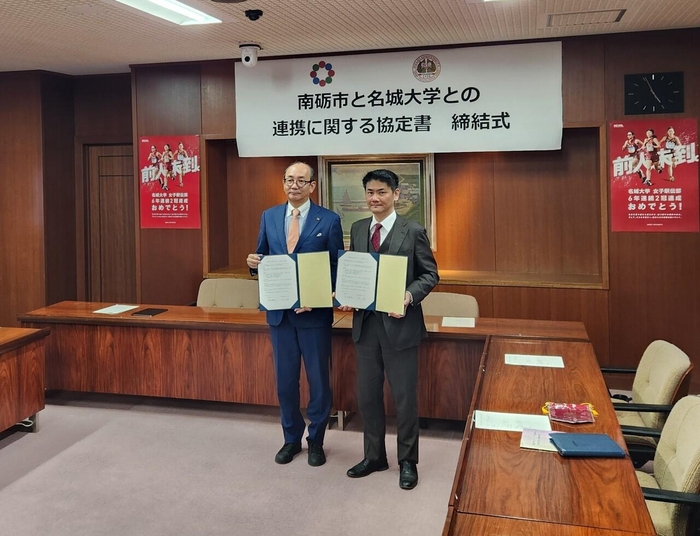 田中市長(左)と伊川センター長