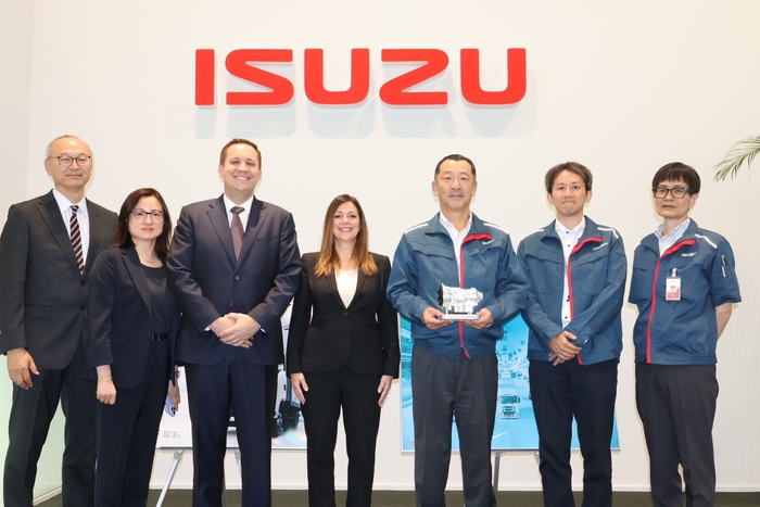 アリソン1000シリーズ(TM) ミニチュアモデル贈呈式