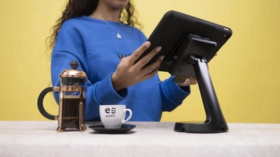 iPadやSurfaceをテーブルに設置。ショップなどに便利なコンピュロックス社製品を国内新発売!