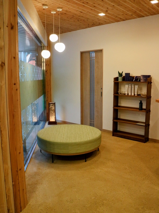 和の雰囲気の待合室