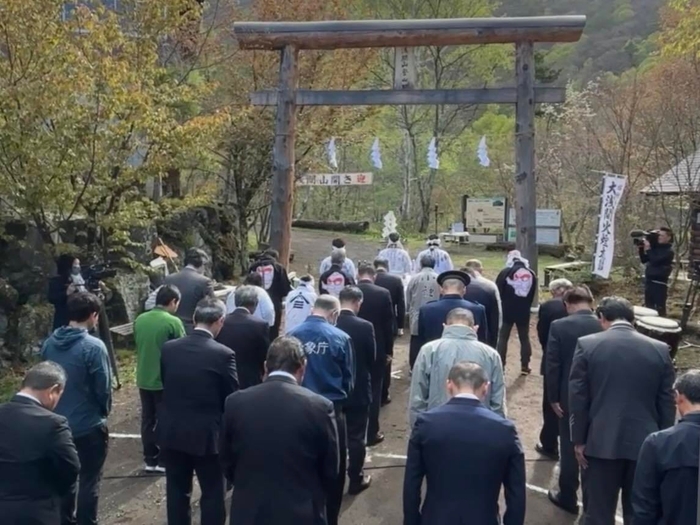 浅間山開き神事の様子
