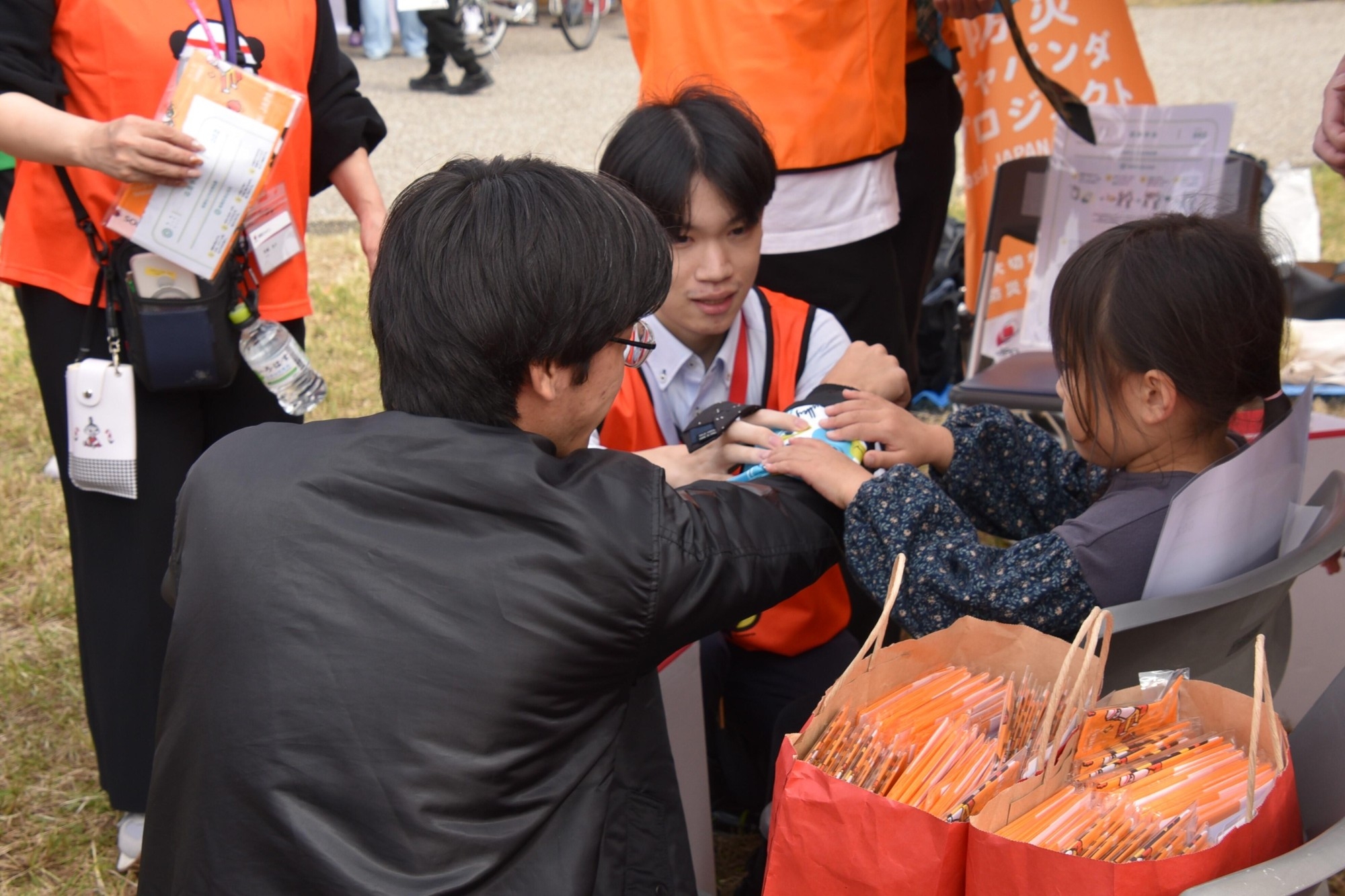 子どもたちも応急手当を体験