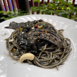 漆黒のパスタ〜白トリュフの香り　