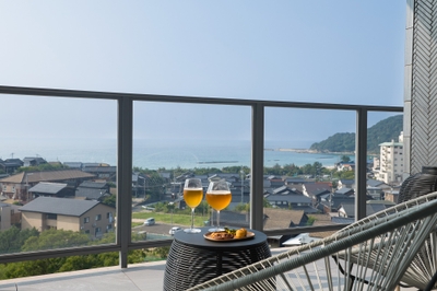 【ラウンジテラス碧－AO－】陽光と潮風が心地よい