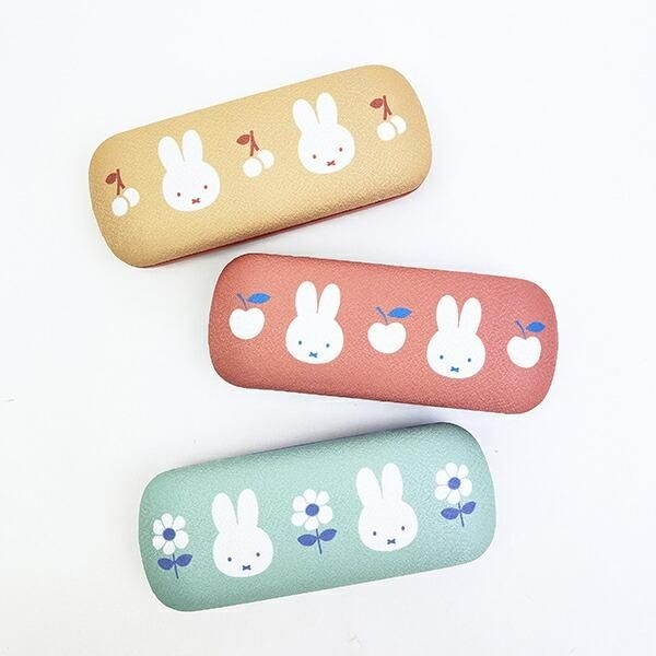 ミッフィーのはんなりシリーズ。レトロ可愛いメガネケースです。