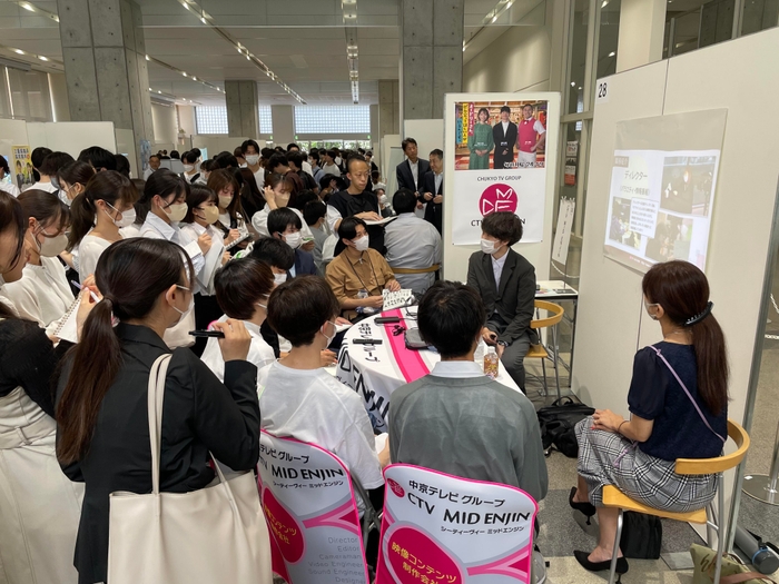 年間で約800社が参加する「学内企業研究セミナー」の様子