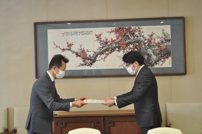 ivJKnF1hSWnrlEzC9b3K.jpg?w=940&h=940