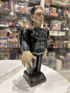 今回のお宝であるフランケンシュタイン　ブリキ歩行玩具