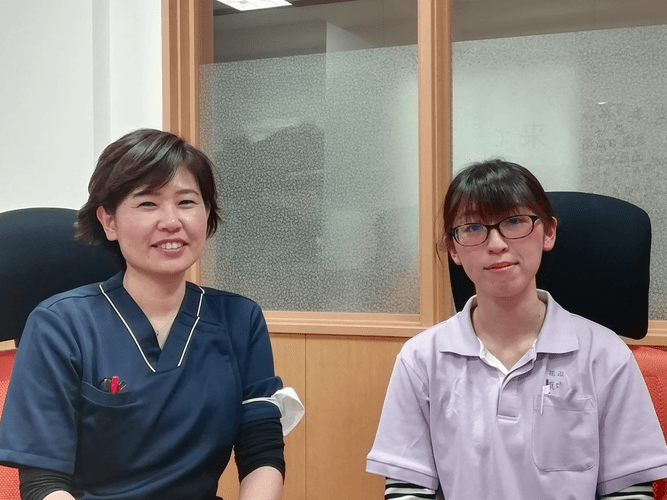花ぶさ苑の看護師渡邉さん(写真左)とユニットリーダー原中さん(写真右)