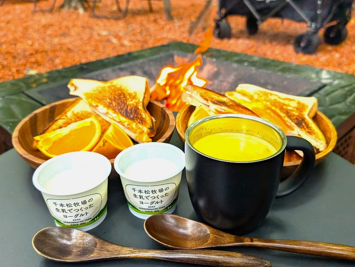 たき火で仕上げるホットサンド