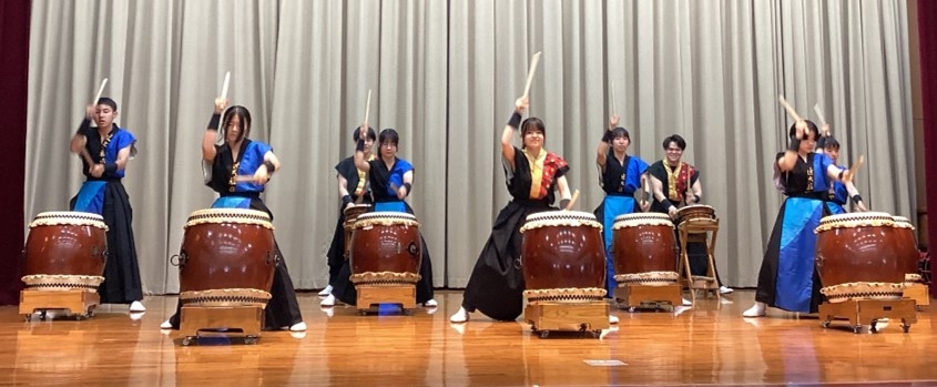 近畿大学附属福岡高等学校和太鼓部 飯塚青年会議所「創立70周年記念事業」で演奏を披露