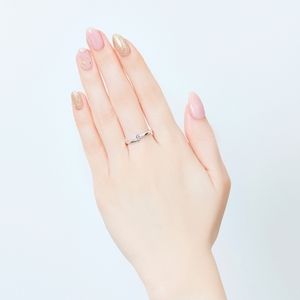 小黒モデルのリング着用画像