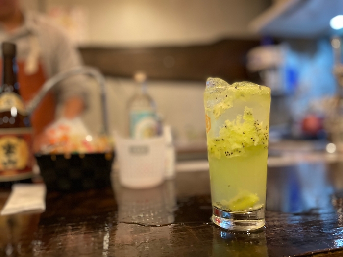 つるつるいっぱいの生絞りキウイサワー