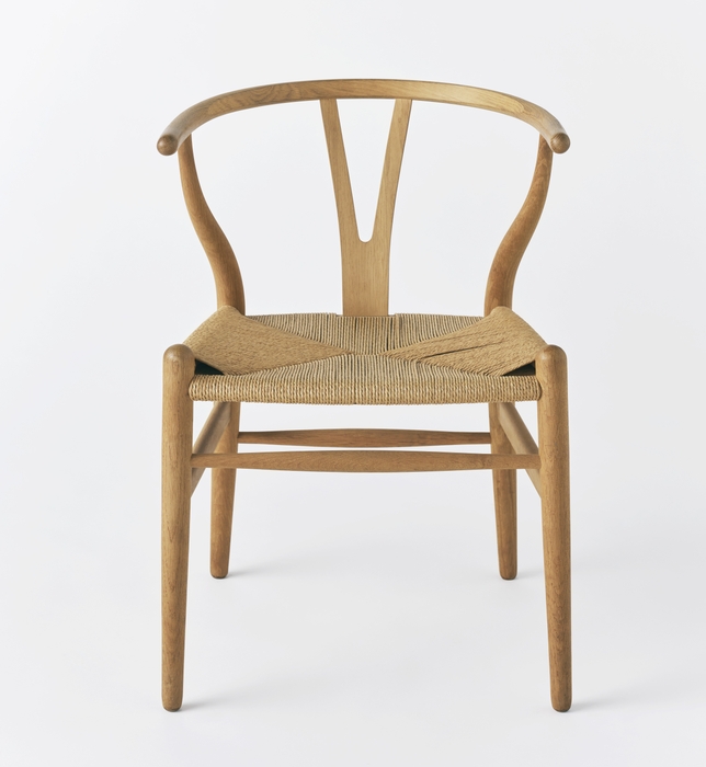 ハンス・ウェグナー《Yチェア CH-24》1950 織田コレクション Photo by Kentauros Yasunaga