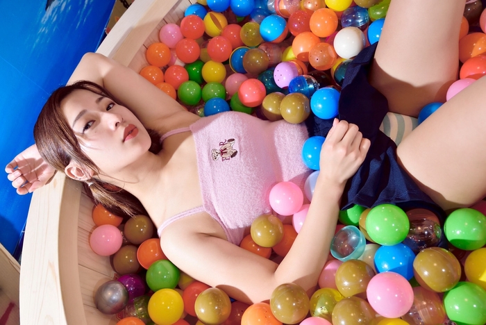 風呂に横たわる佐倉