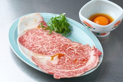 肉の旨みをダイレクトに味わえる「とろける炙りサーロイン」