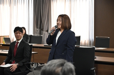 今後への決意を述べる髙橋助教