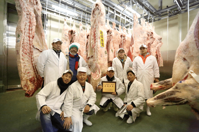 年間50頭以上の神戸牛を一頭買い