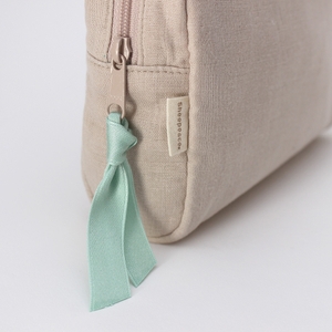 引き手にはリボンを採用