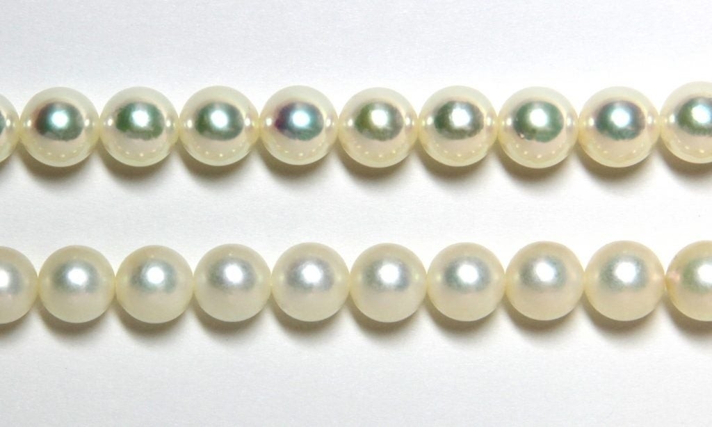 パールリフレッシャーによるパールクリーニングのbefore(下)とafter(上)