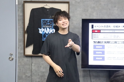 7月12日、岡山市内で開くeスポーツ合同企業説明会についてPRするフェンネルの松本さん