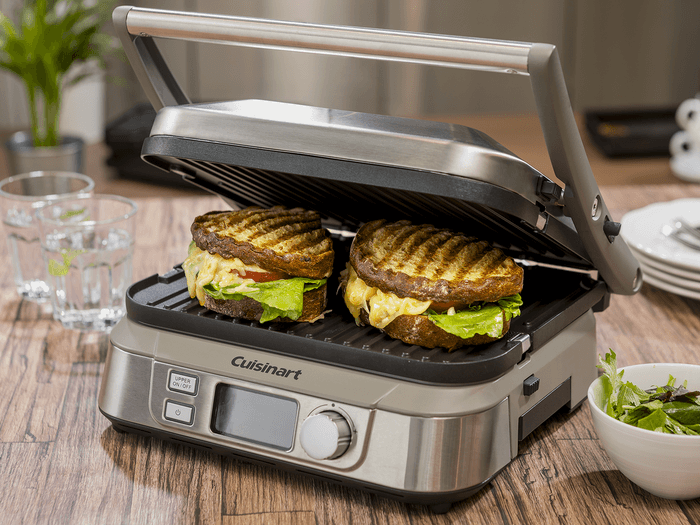 こんがり波模様の焼き色がついた ステーキやパニーニも!