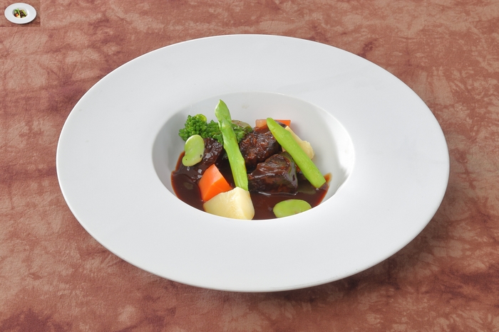 鹿の赤ワイン煮込み