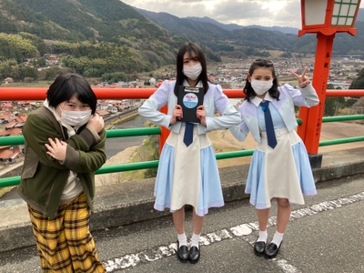 （左から）近藤くみこ（ニッチェ）・MC大谷満理奈（STU48）・峯吉愛梨沙（STU48）