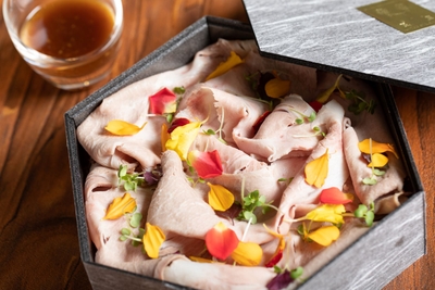 jhMaZngzZMRzsQQmYNyf.jpg?w=940&h=940