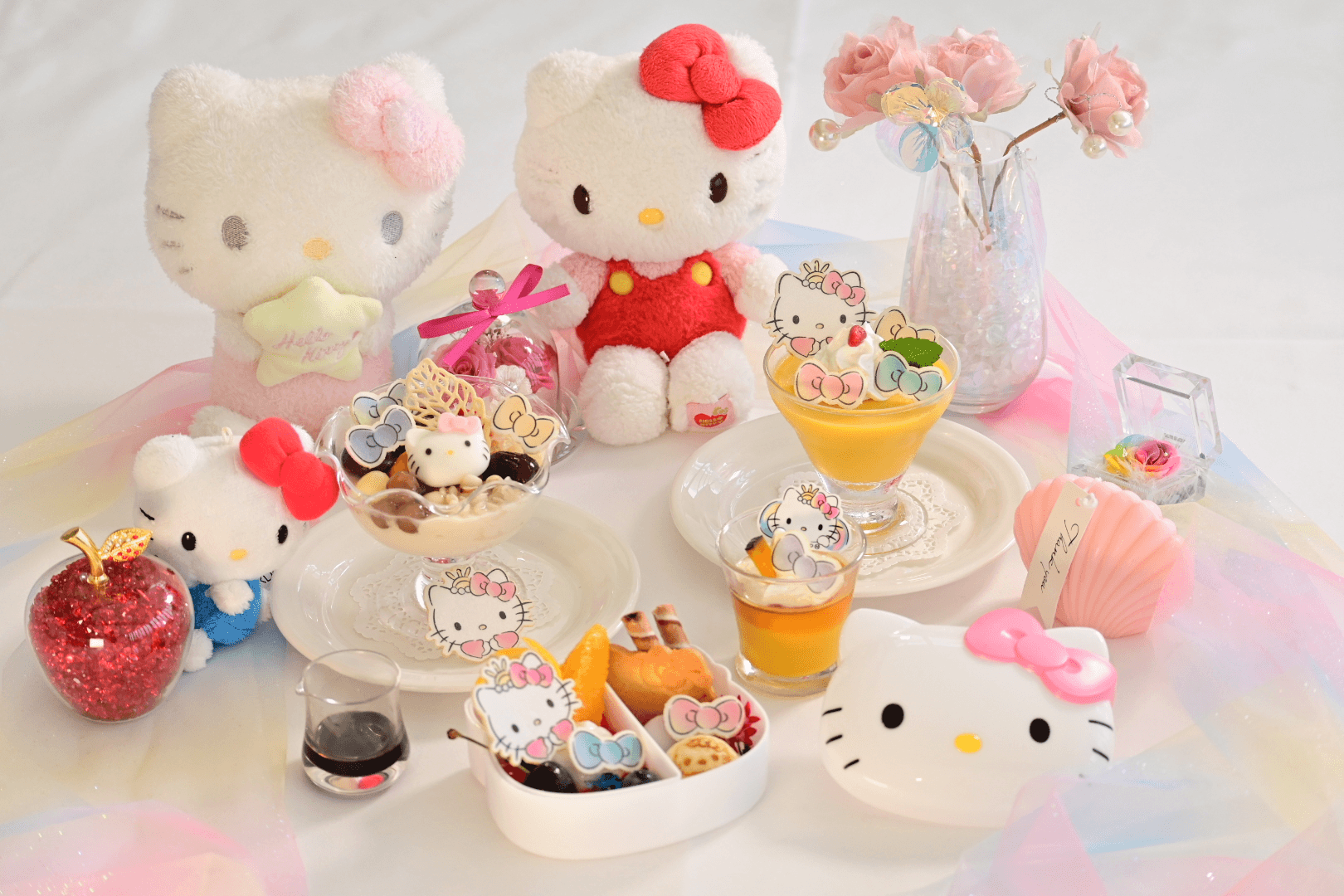 「HELLO KITTY SMILE」5周年記念特別ショー 『Motto Motto Smile』 来場者特典 2日間限定!HELLO KITTY SMILE限定デザインスーベニアボトルをプレゼント!