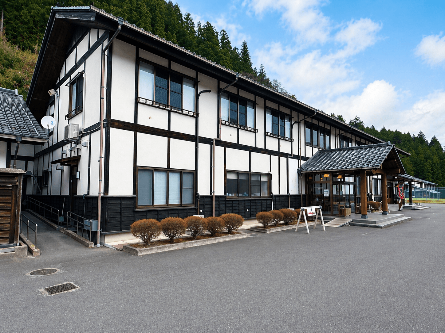 日本初！愛犬と過ごす芸術空間「苔美術館ホテル旅人」