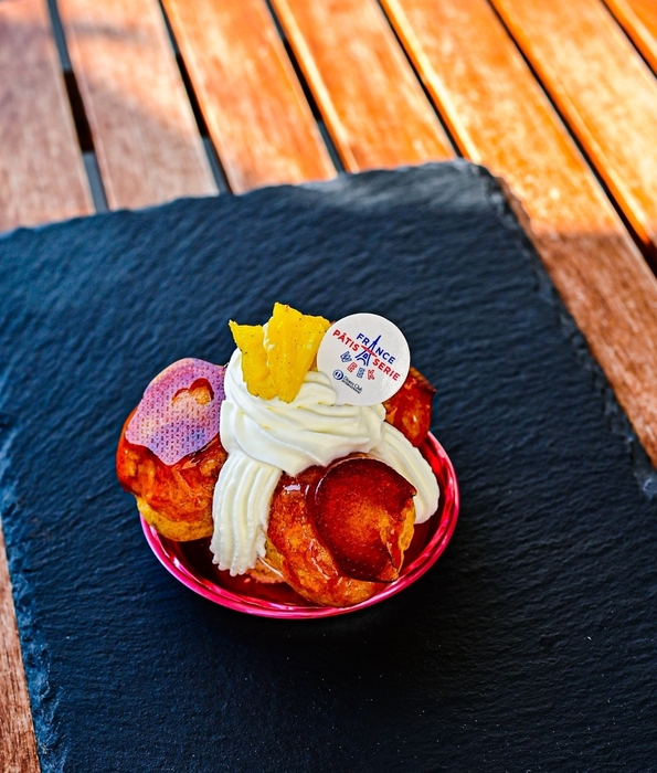 「パティスリーラネージュ」「サントノレトロピコ」プティガトー 580円