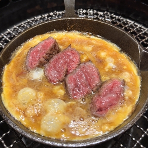 甘くて、香ばしくて、深みがあって、、そんな美味しいお肉の香りのオンパレードを目指しました。