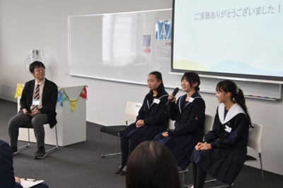 ファシリテーターを務めた本学社会連携センターの白川陽一さん（左）