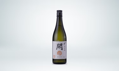 「宝船浪の音 純米酒　閖（ゆり）」 口当たり軽く、後味はキレのあるすっきりとした飲み心地です。宮城名取産米を60％まで磨き、肥沃な農地から汲み上げた名取川の伏流水を仕込み水として丁寧に仕込みました。