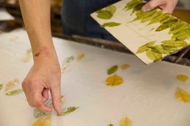 【界 アルプス】信州の豊かな水に育まれた伝統工芸『松崎和紙』で水うちわづくり体験を開催～職人、生産者と行うご当地文化体験「手業(てわざ)のひととき」3年目に突入～｜期間：2023年4月1日～7月20日