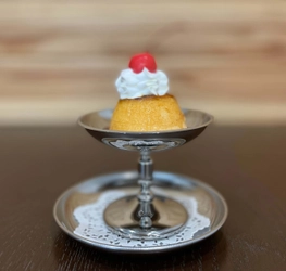 昭和レトロな見た目がエモい『城下町レトロぷりん』を プリン専門店『萩ぷりん亭』がカフェで提供開始