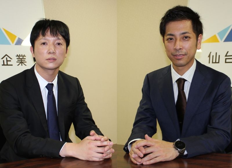 アークHDの粕川社長(左)とアプトリーの歌川社長(右)