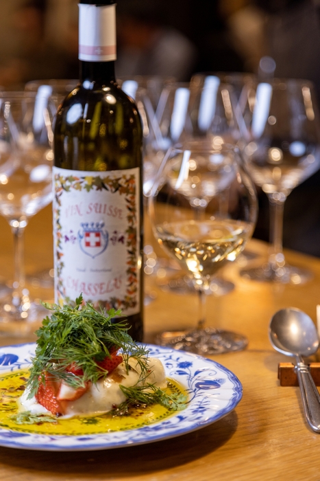 料理(2)「自家製モッツァレラの65℃アヒージョ」