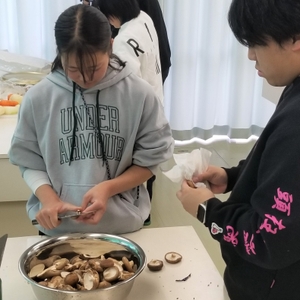 k49ATy79m7E2HzeqWlcw.jpg?w=940&h=940