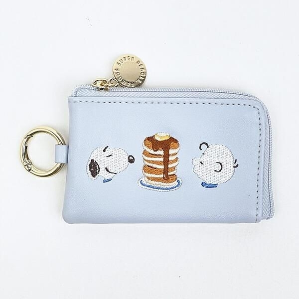 ゴールド×ブルー。リッチでお洒落可愛い「スヌーピー」スマートキーケースで、スマートに生活。小窓が素敵なファンシーアイテムも。